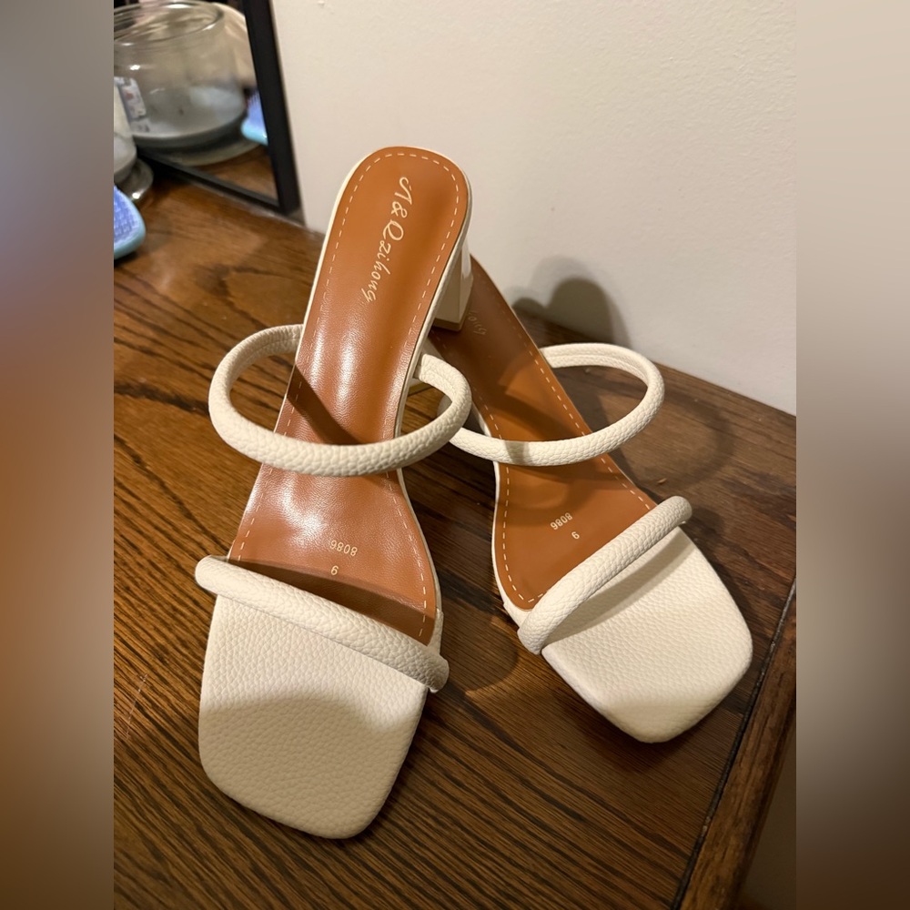 NWOT White Women's Heels
